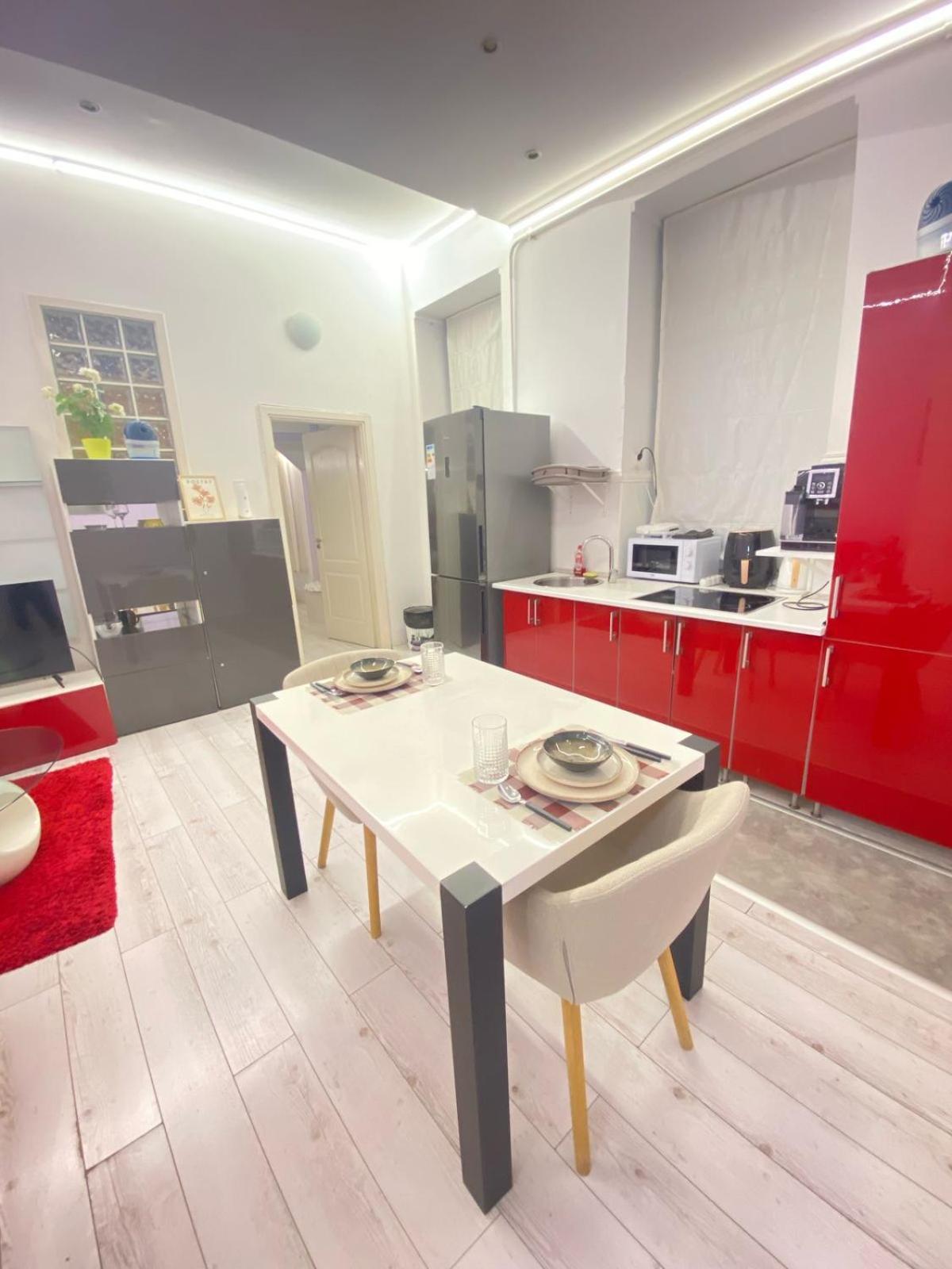 Yes, Yes! Lovely Apartment Good Amenities Budapest Center Exterior foto